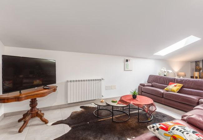 Villa in Crestuma - Crestuma Bright by Hopstays | Pool with Douro River View Villa in Crestuma - Crestuma Bright by Hopstays | Pool with Douro River View