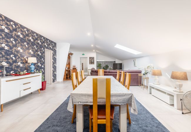 Villa in Crestuma - Crestuma Bright by Hopstays | Pool with Douro River View Villa in Crestuma - Crestuma Bright by Hopstays | Pool with Douro River View