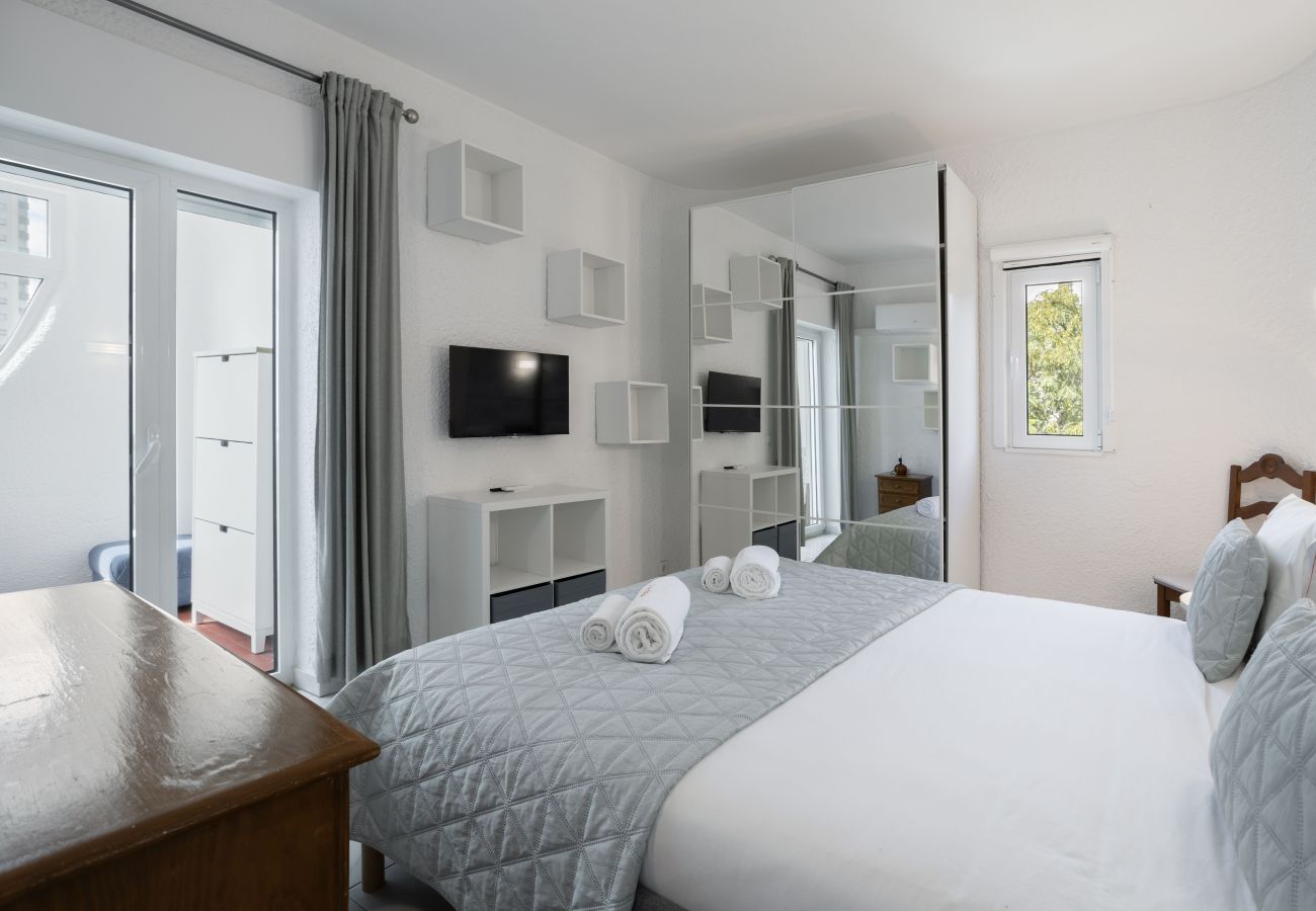 Apartment in Quarteira - Hopstays - 2133 Sun & Sea Flat