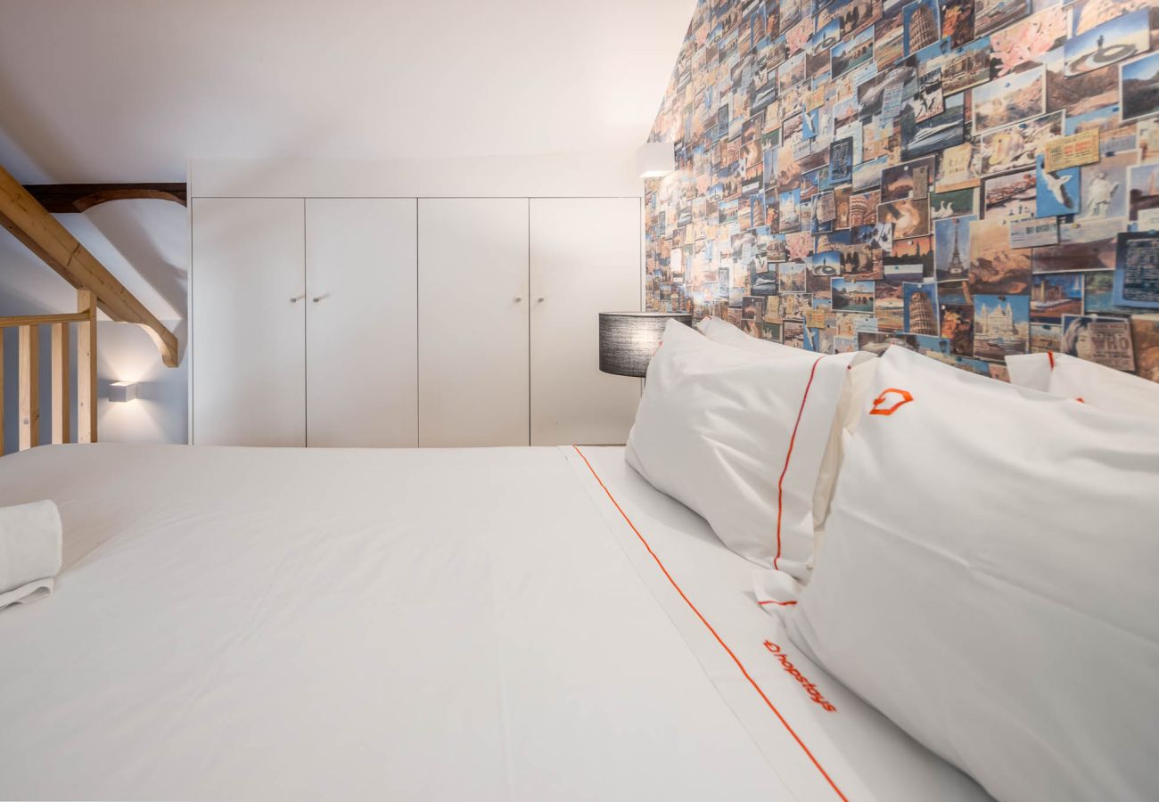 Apartment in Porto - Oporto Tiles Mezzanine by Hopstays | Marquês