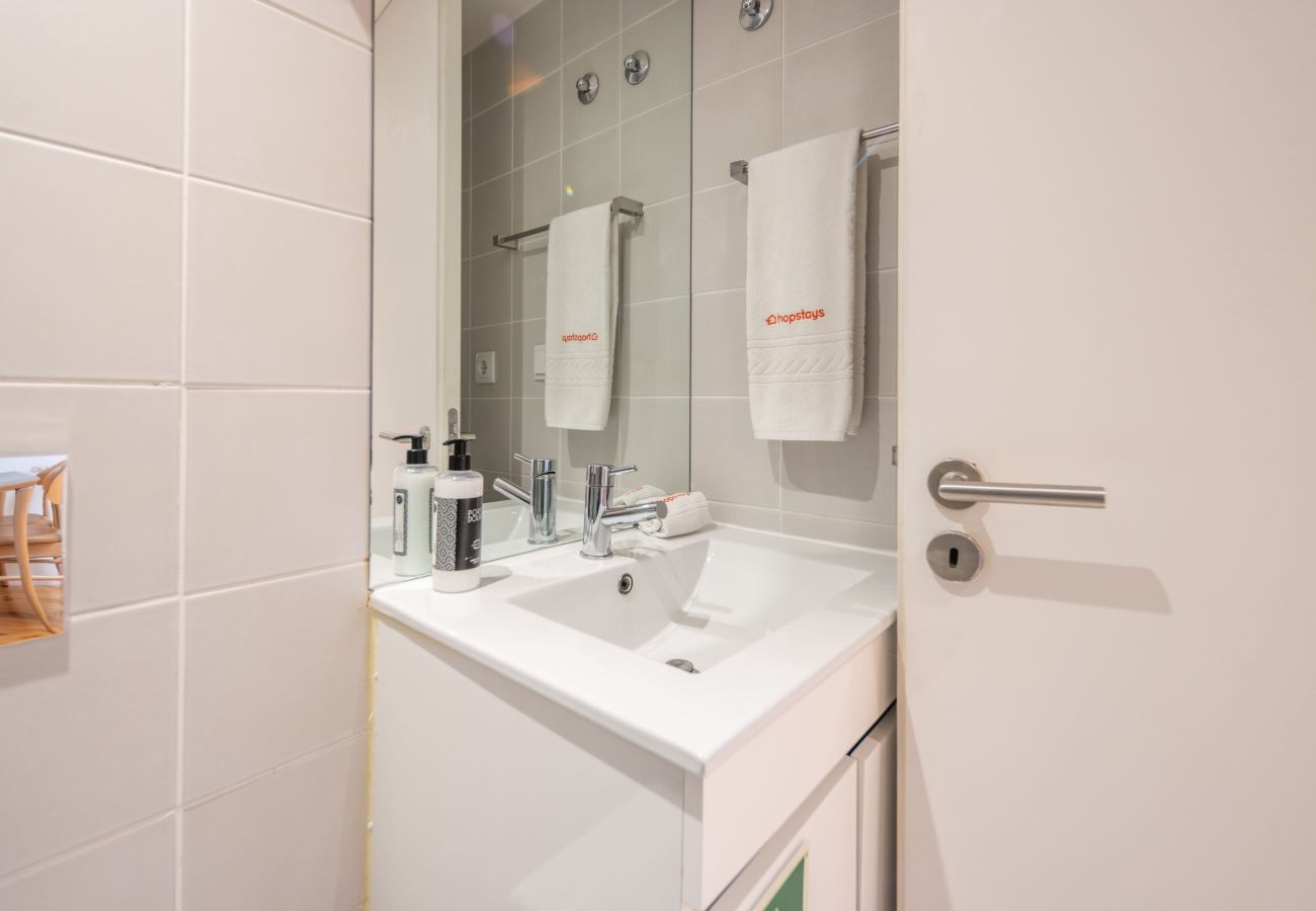 Apartment in Porto - Oporto Tiles Mezzanine by Hopstays | Marquês